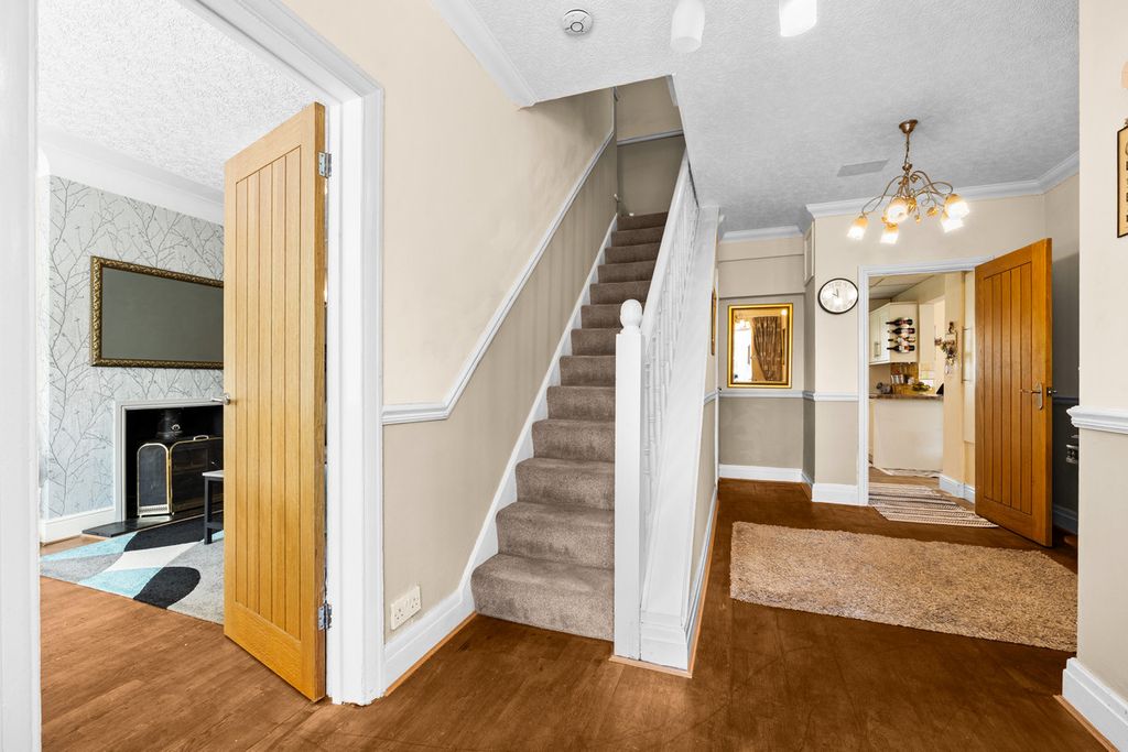 Property photo 3 of 34