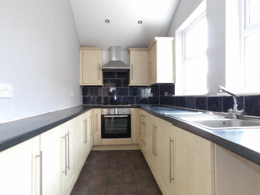 Property photo 1 of 7 Kitchen