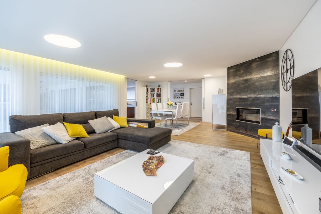 Property photo 1 of 36