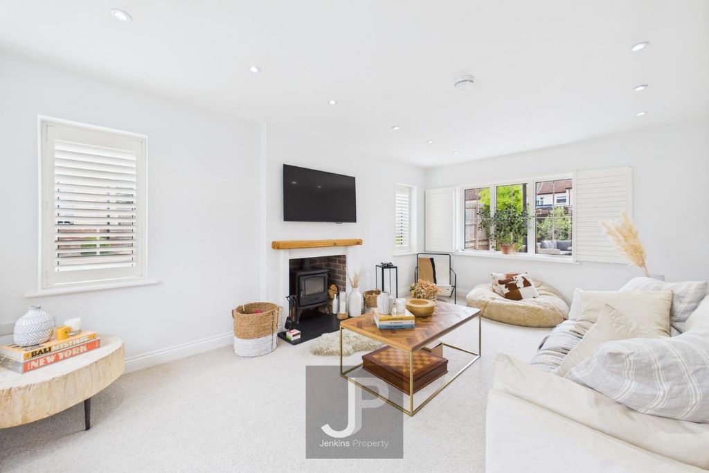 Property photo 3 of 23 Cam01632G0-Pr0202-Still010.Jpg