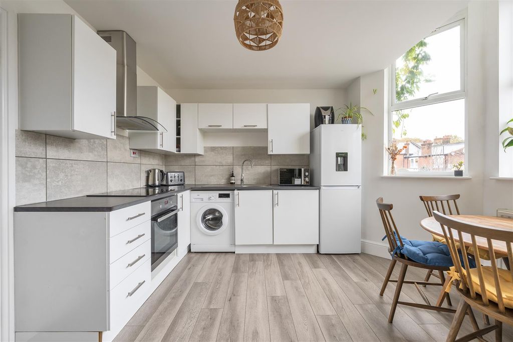 Property photo 3 of 17 Poppleton Road, E11