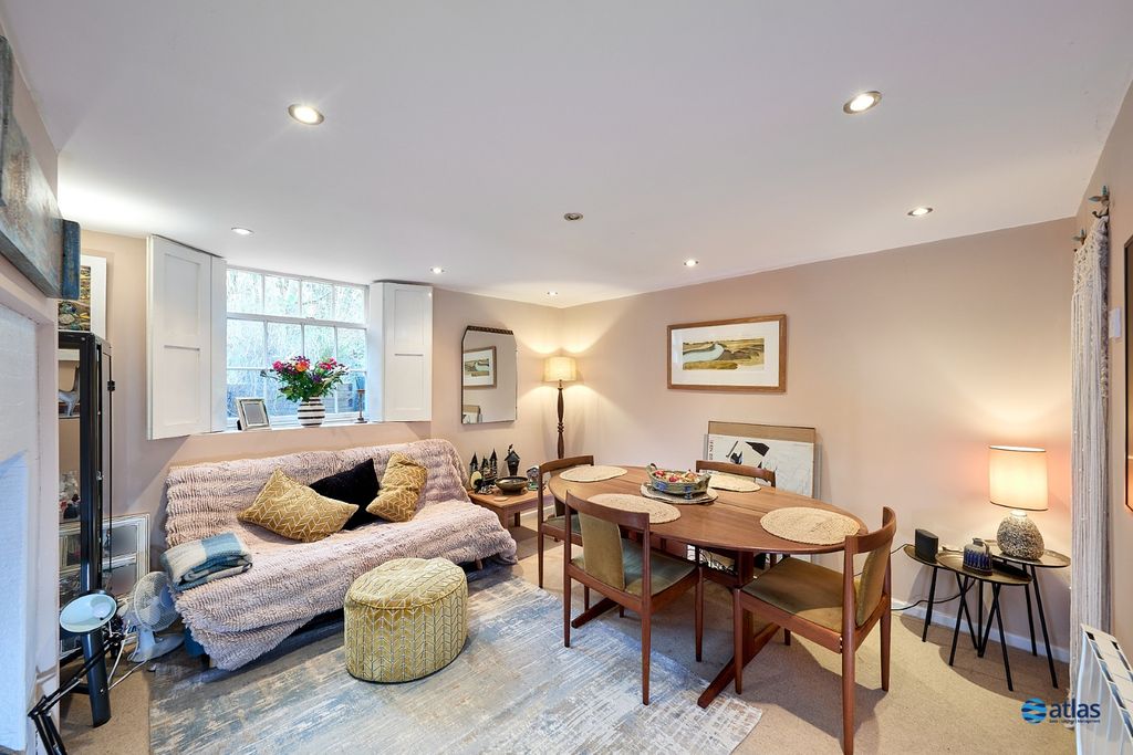 Property photo 2 of 18 Lower Lounge