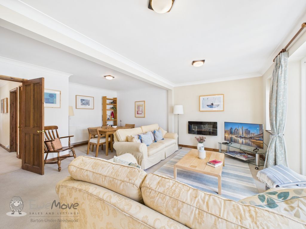 Property photo 1 of 16 Living Room c