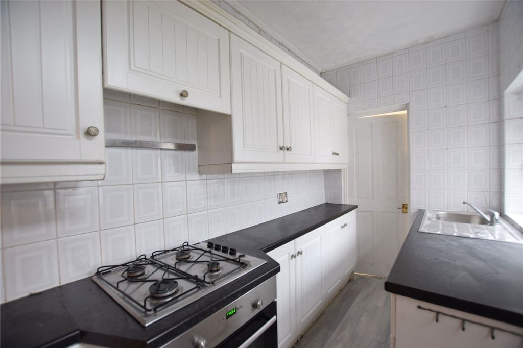 Property photo 2 of 7 Kitchen