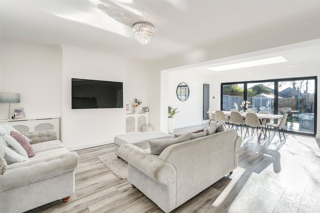 Property photo 3 of 23 Picture No. 21