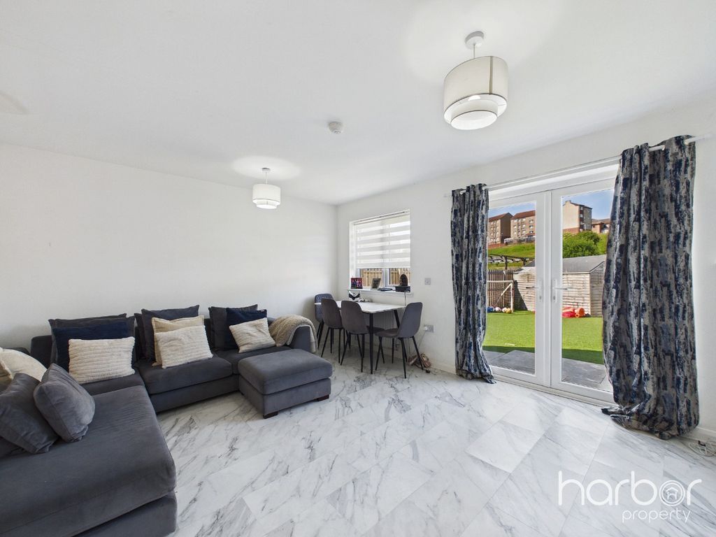 Property photo 2 of 18 5280345