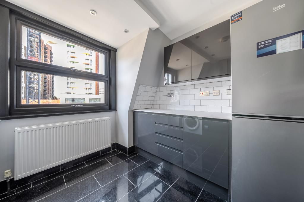 Property photo 3 of 18 Kitchen