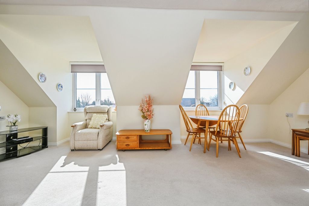 Property photo 3 of 12 Pbox-Img.Jpg
