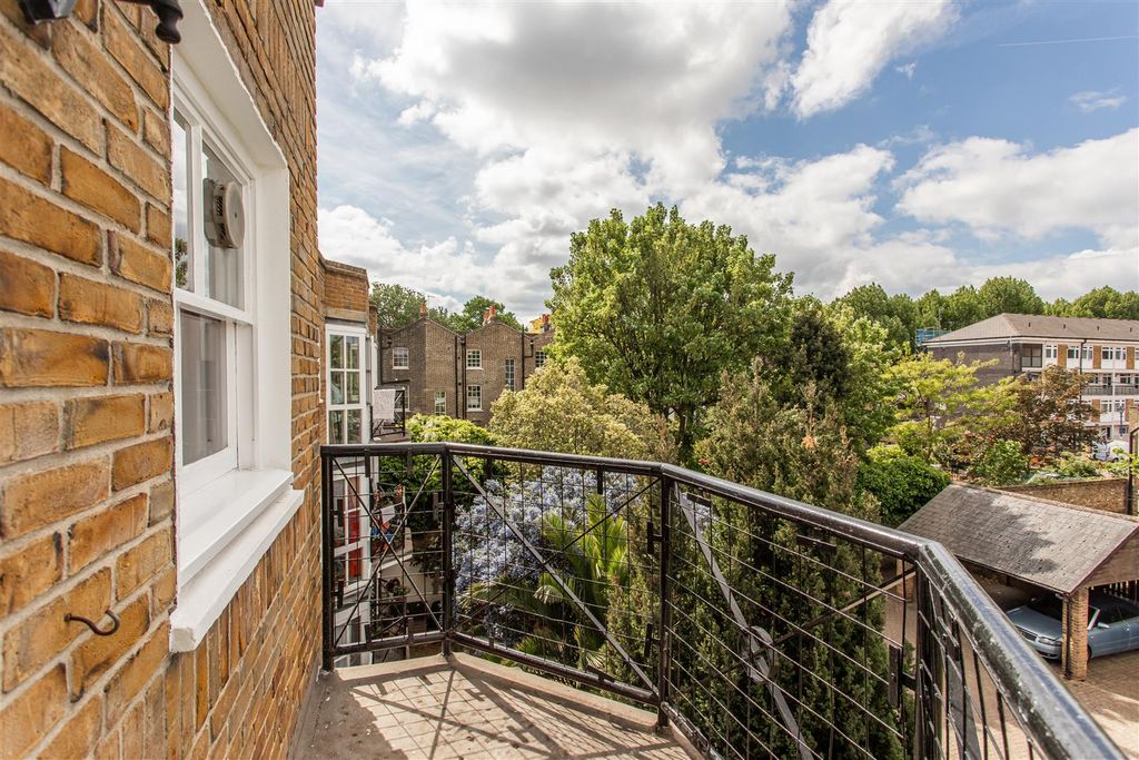 Property photo 2 of 11 Balcony