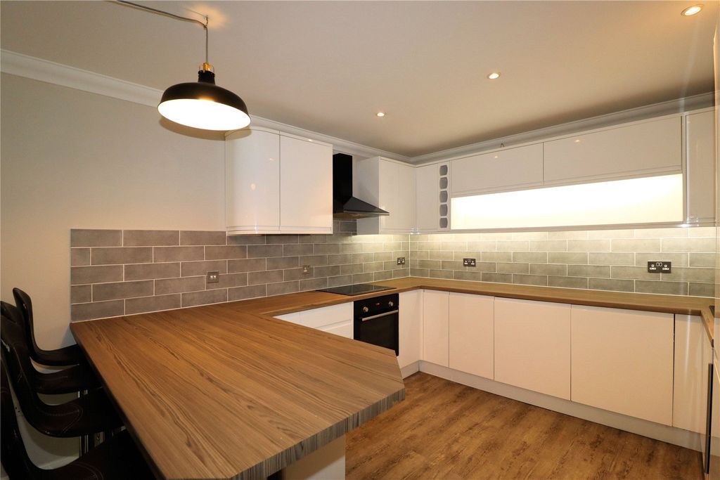 Property photo 2 of 9 Picture No. 22