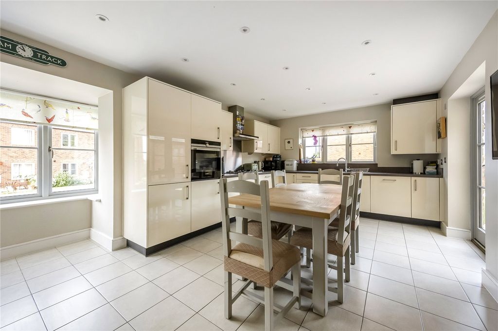 Property photo 2 of 14 Picture No. 11