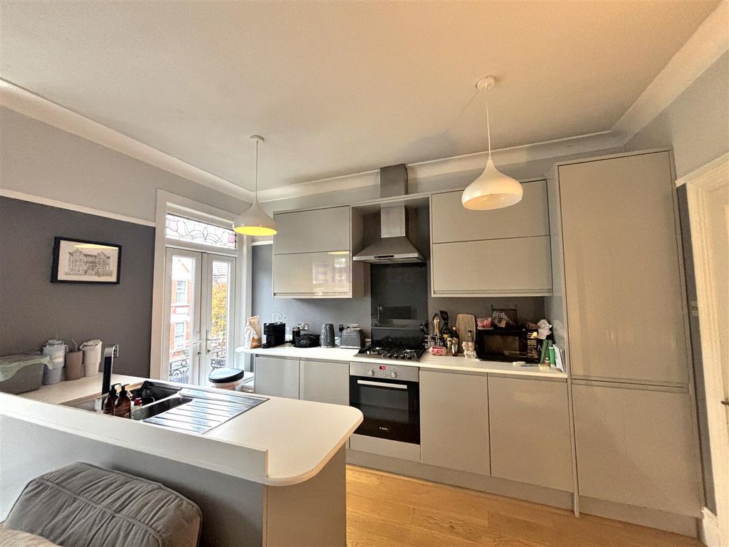 Property photo 3 of 11 Lounge/Kitchen