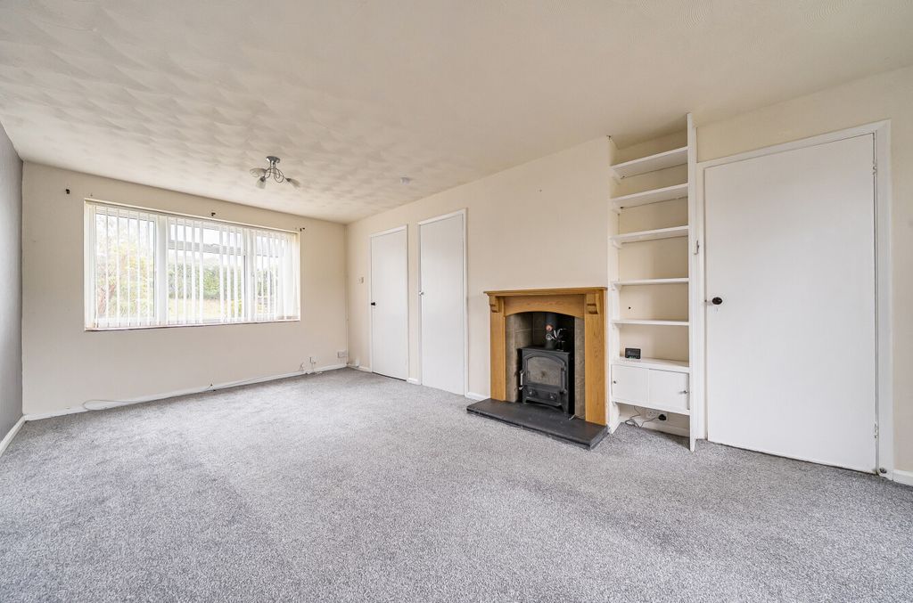 Property photo 2 of 21 1364779-6-68ee8Ff...