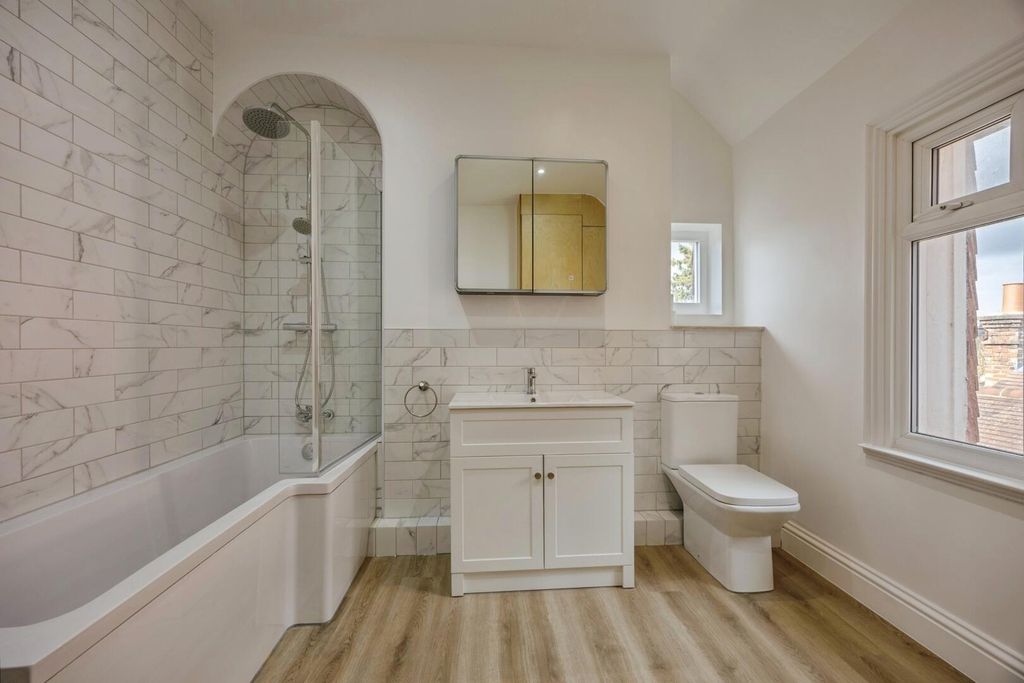 Property photo 2 of 19 Bathroom