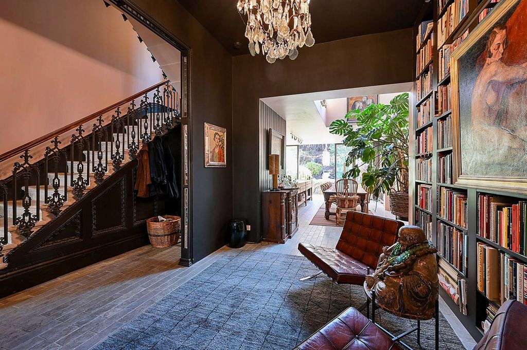 Property photo 1 of 32