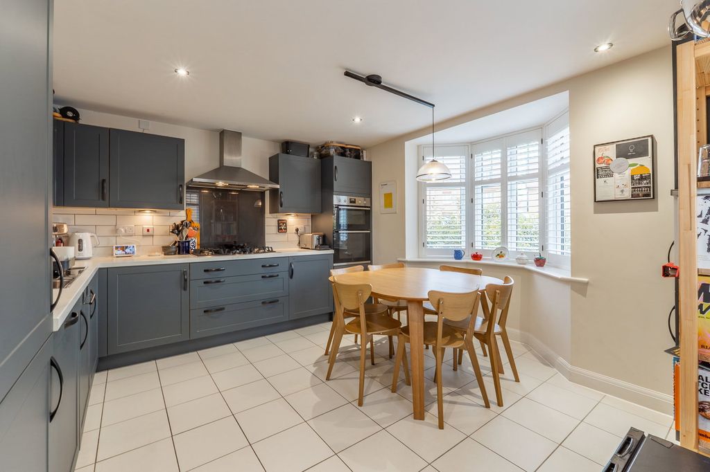 Property photo 2 of 29