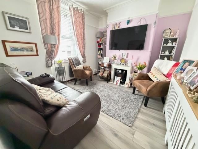 Property photo 2 of 11 Living Room