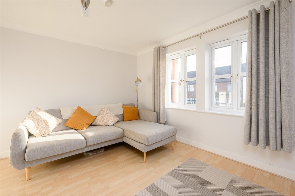 Property photo 2 of 10 Living