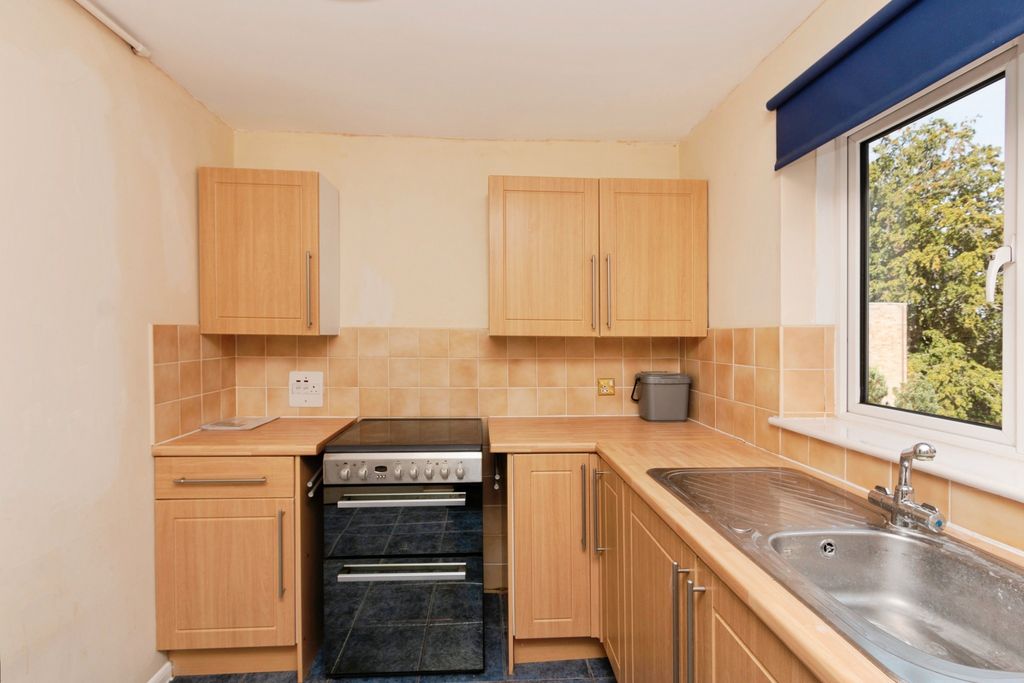 Property photo 2 of 8 Kitchen