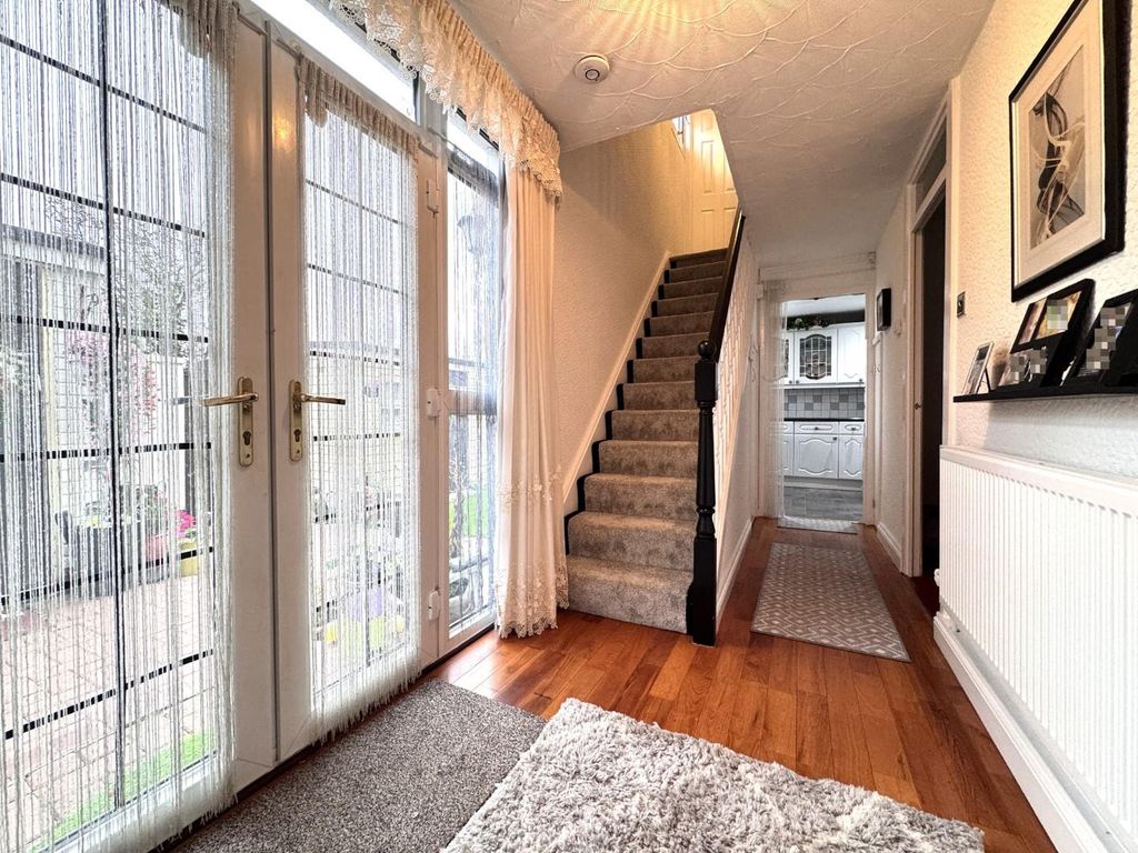 Property photo 3 of 20 Hall