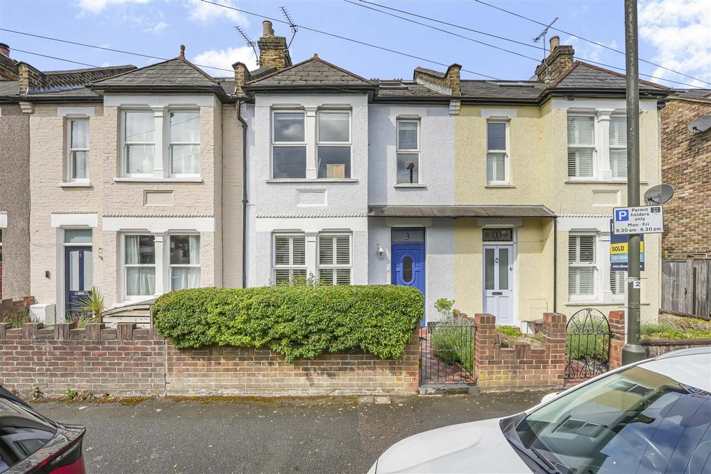 Property photo 2 of 11 External