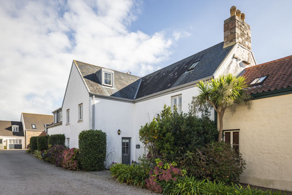 Property photo 2 of 20