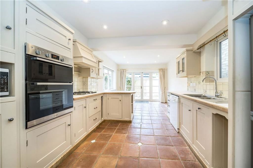 Property photo 2 of 8