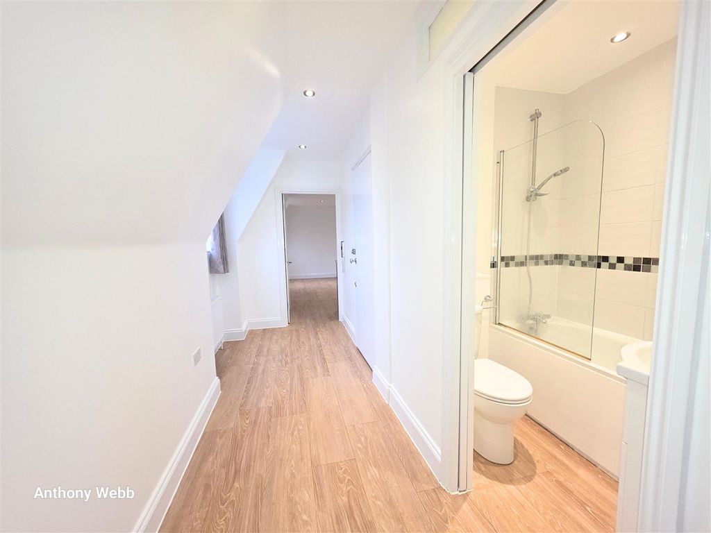 Property photo 3 of 13 Hallway