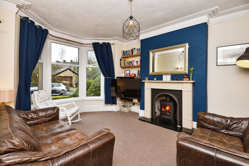 Property photo 3 of 26 Front Lounge