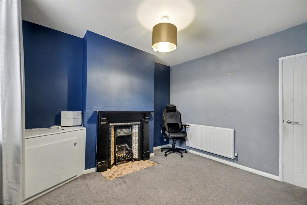 Property photo 3 of 14 Lounge