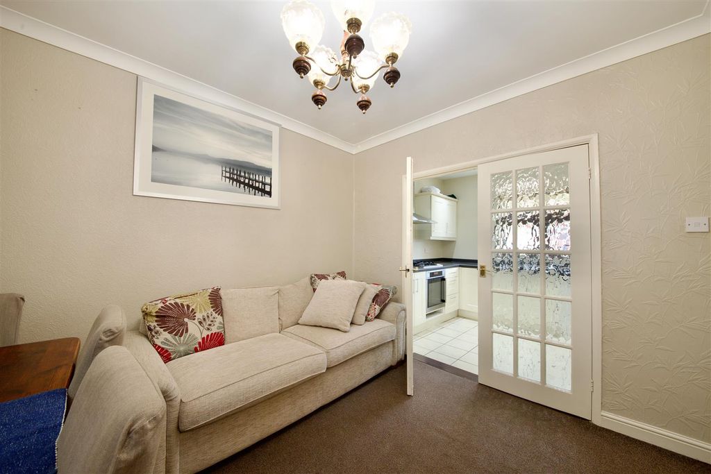 Additional image 4 of 4 bed property for saleWood Lane, Dagenham RM8