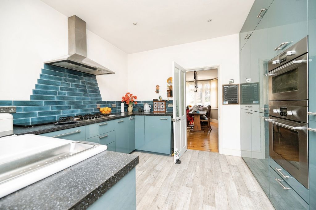Property photo 2 of 27 Pbox-Img.Jpg