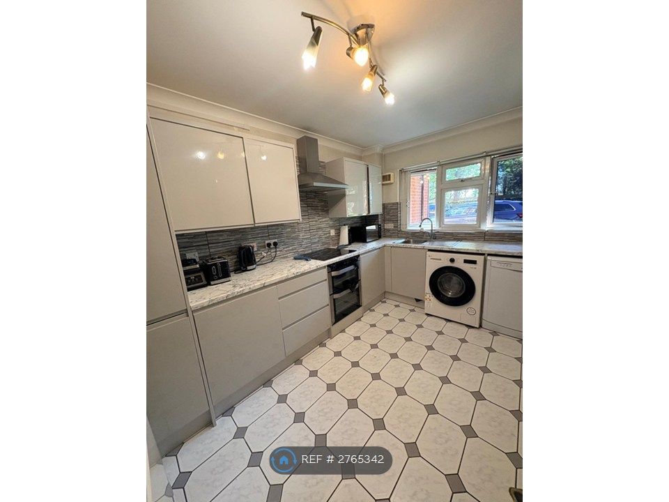 Property photo 3 of 12 Newly Installed Kitchen