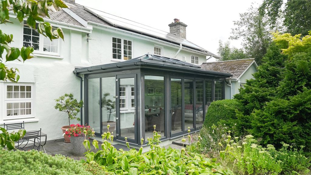 Property photo 1 of 31 Picture No. 10