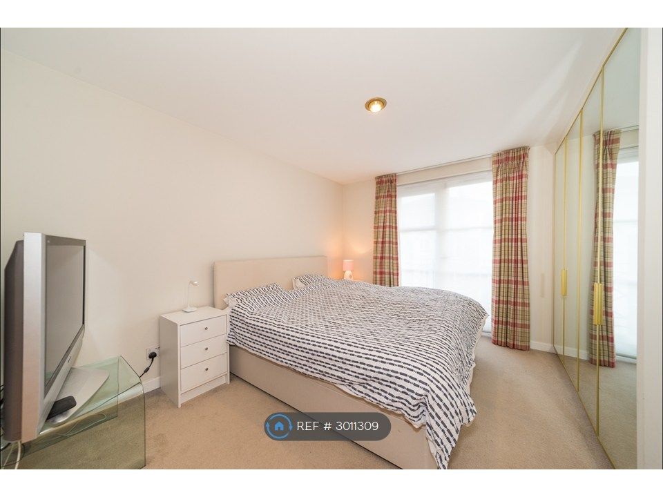 Property photo 3 of 9 Master Bedroom