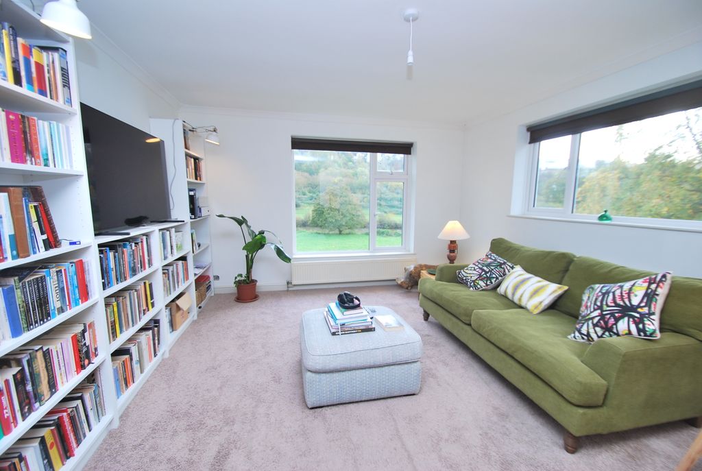Property photo 1 of 12 Living Room