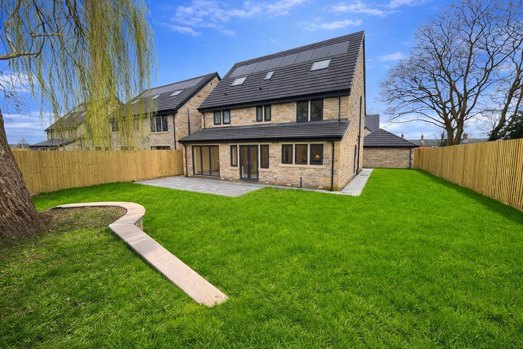 Property photo 2 of 11