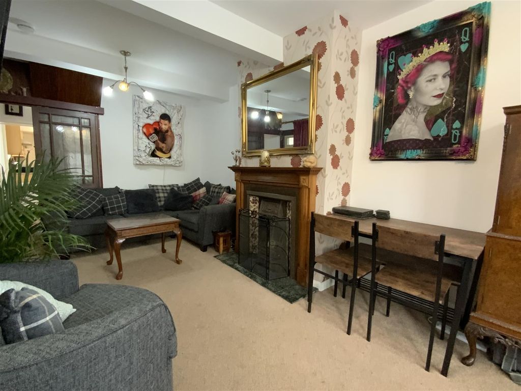 Property photo 3 of 13 Lounge/ Dining Room