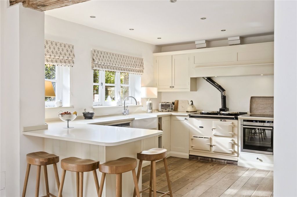 Property photo 3 of 20 Kitchen/Breakfast