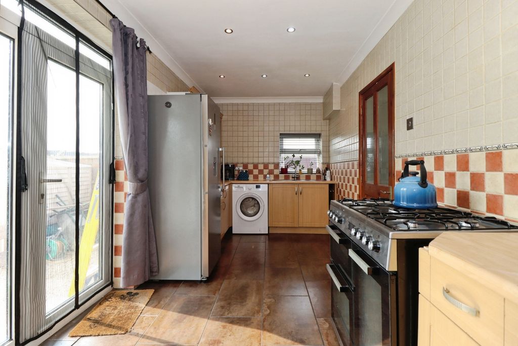 Property photo 2 of 17 Kitchen