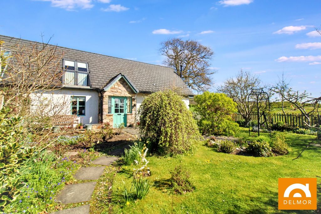 Property photo 2 of 27