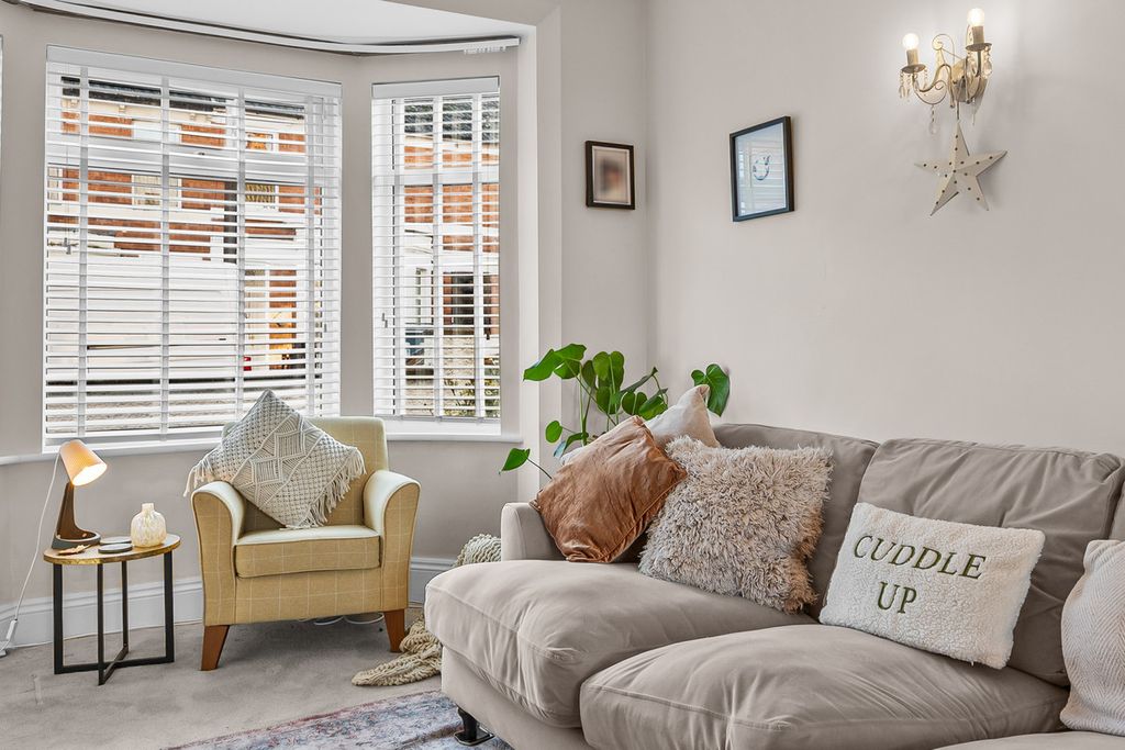 Property photo 3 of 36