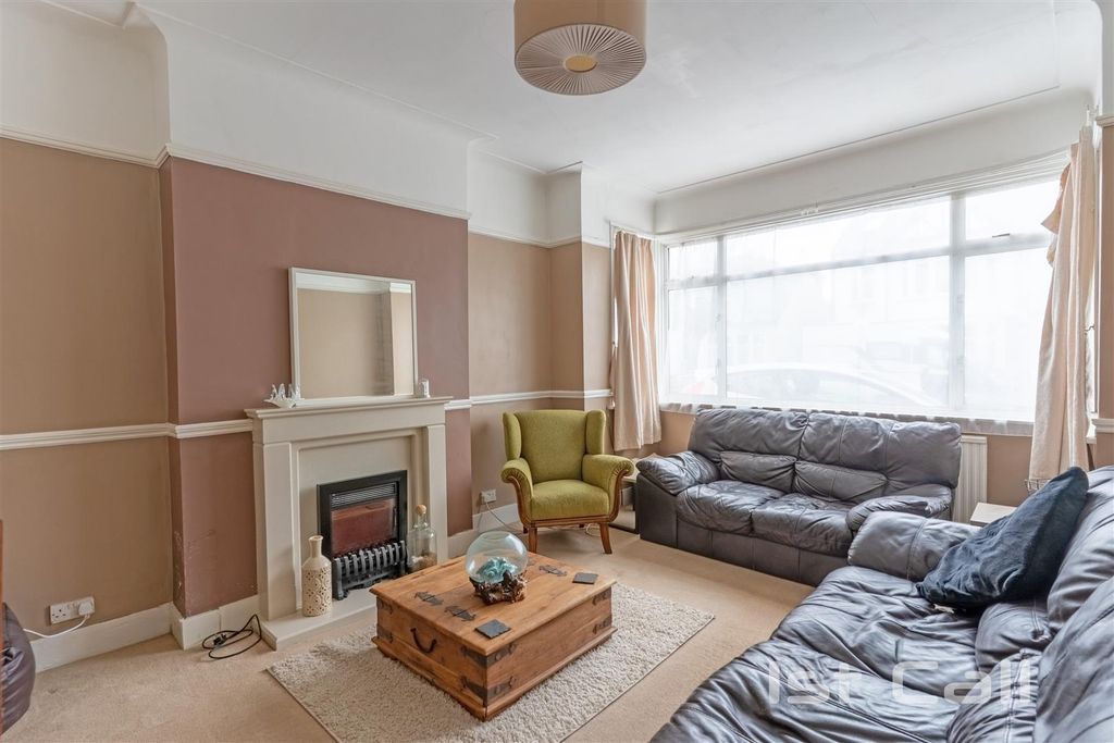 Property photo 2 of 20 Lounge