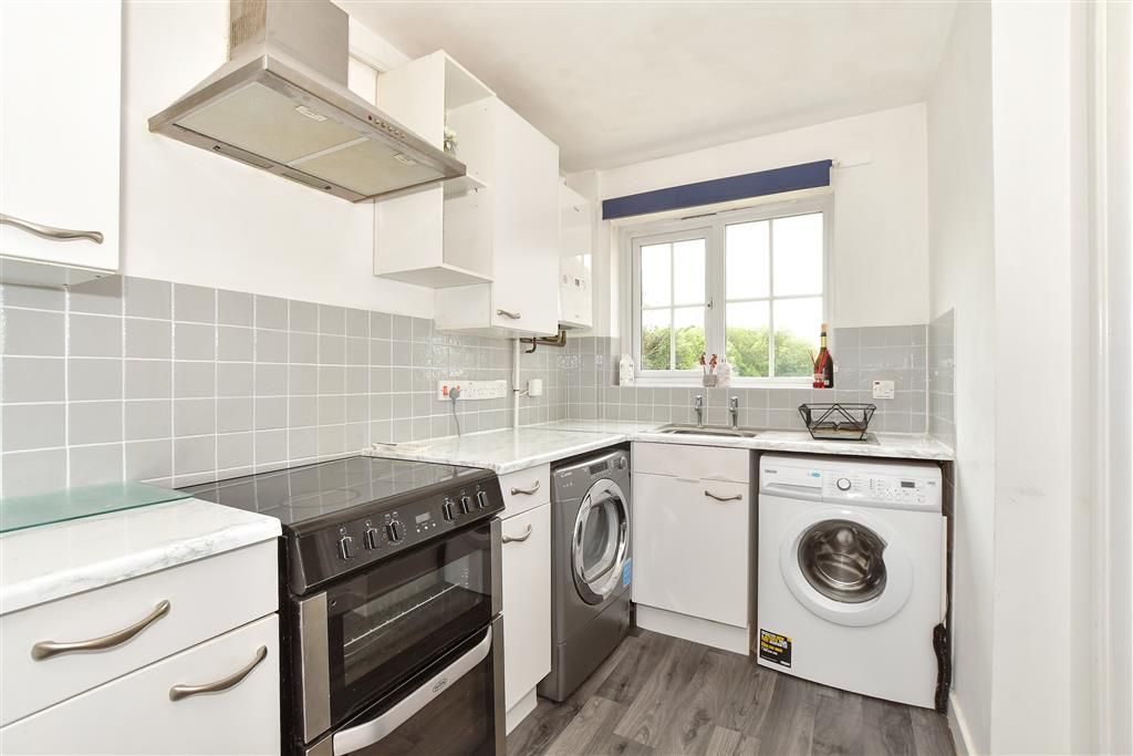 Property photo 3 of 11 Kitchen