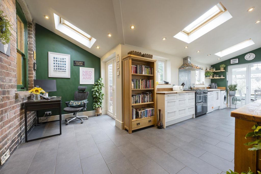 Property photo 2 of 18