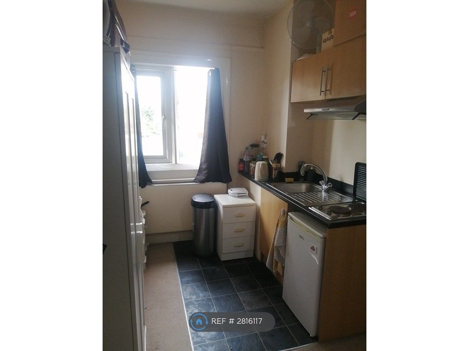 Property photo 3 of 11 Studio Flat