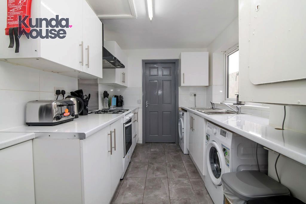 Property photo 2 of 32
