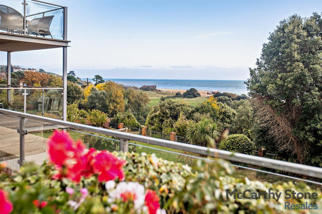 Property photo 2 of 17 Balcony