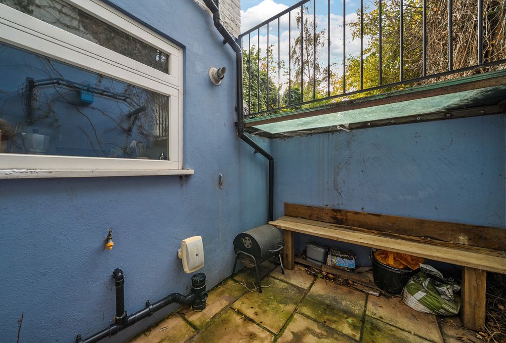 Property photo 3 of 8 1369572-5-6908930...