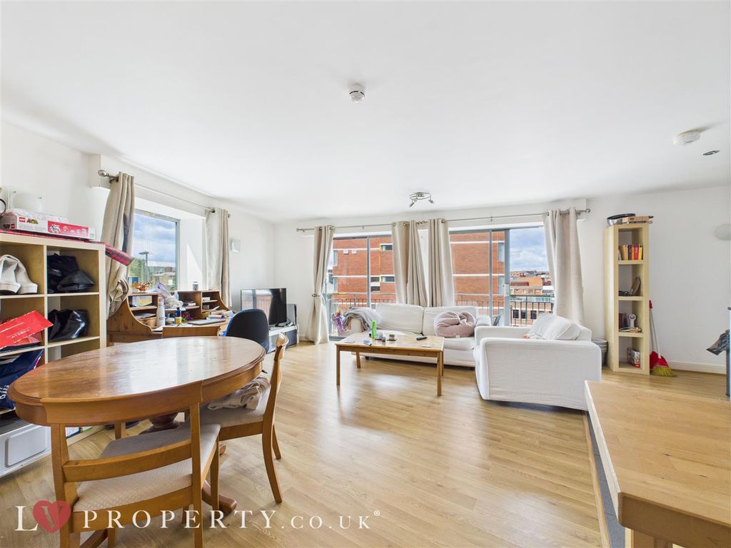 Property photo 2 of 13 Cam05016G0-Pr0092-Still002.Jpg